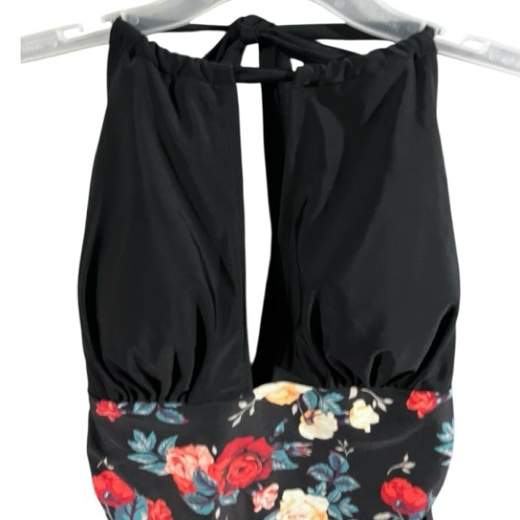 NEW CUPSHE Women's Black Floral Plunging Halter Open Back OnePiece Swimsuit Sz L - Picture 8 of 8